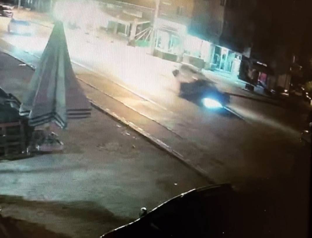 Konya merkezde büyük kaza! 2 araç 3 araca çarptı: 6 yaralı var 2